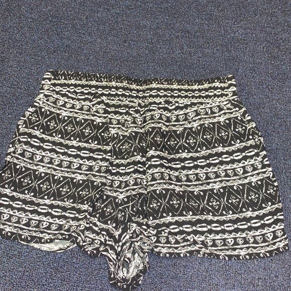 Tribal Pattern Shorts - Picture 3 of 3